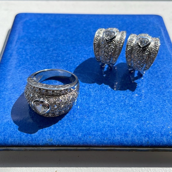 Gorgeous Heart Ring with Matching Earrings - Picture 9 of 12
